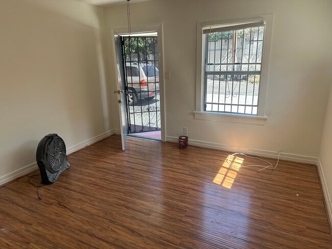 Photo - 5123 Marathon St Unit 5123.5