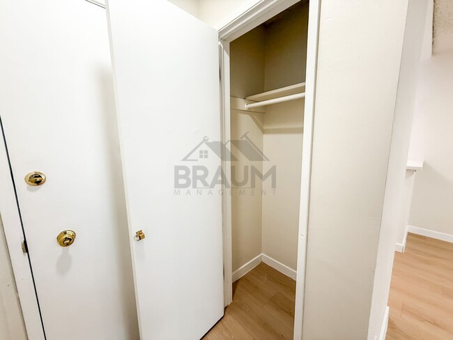 Photo - 6039 Whitsett Ave Unit 202