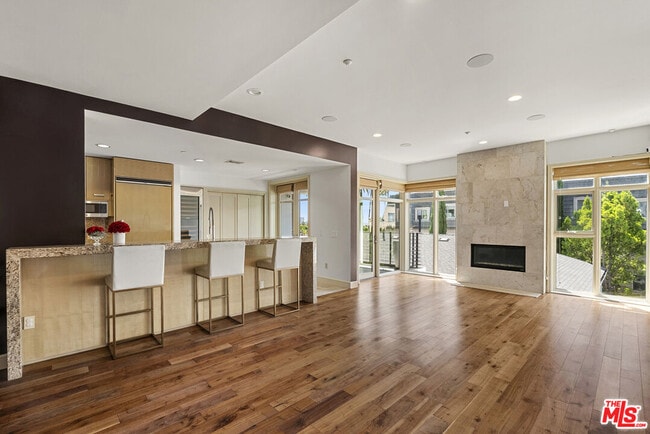 Photo - 447 N Doheny Dr Unit 302