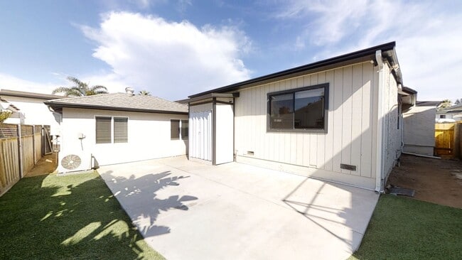 Photo - Newly Renovated (2022)! 7BD/3BA (Lease out...