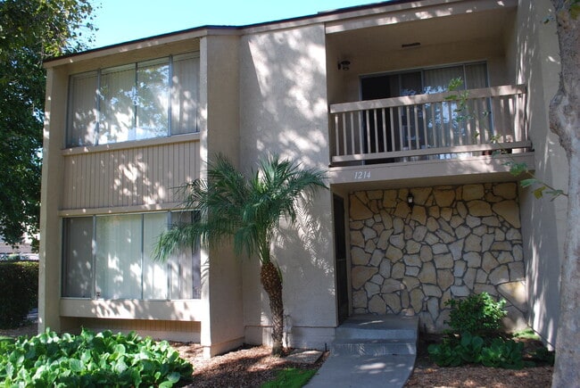 Building Photo - Renovated 3-bedroom townhouse in Todd Ranch with garage and spacious yard
