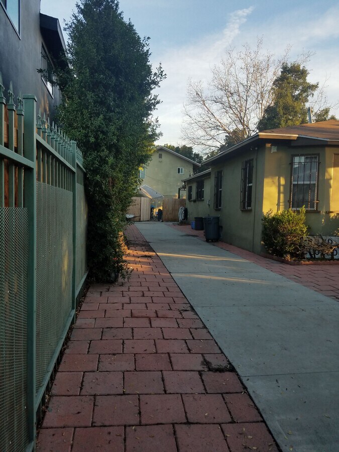 Photo - 1315 W 36th Pl House