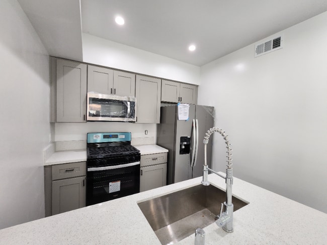 Photo - 6513 Florence Pl Unit B