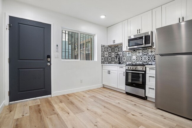 Photo - 1173 W 29th St