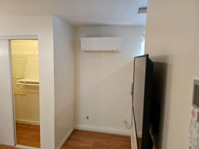 Photo - 20624 Kittridge St