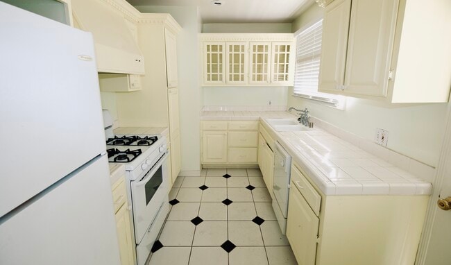 Photo - 1701 Stearns Dr Unit Apartment 4