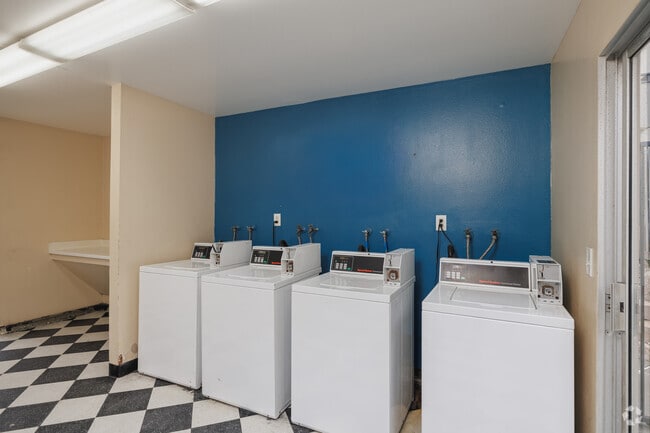 Laundry Facilities - Briarcrest Apartments