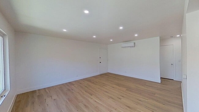 Photo - 1632 Picadilly Way Unit D