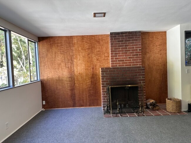 Building Photo - 648 Kelton Ave Unit 648