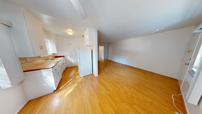 Photo - 1042 Stanley