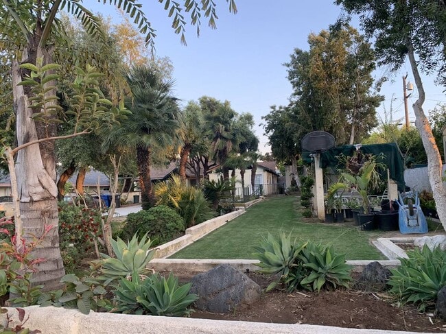 Photo - 8138 Blewett St