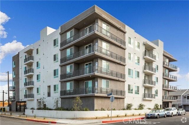 Building Photo - 11714 Archwood St Unit 309 Rental