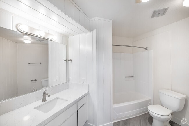 1BR, 1BA - 850SF - Bathroom - Nelk Manor