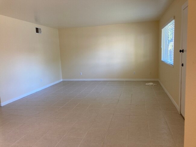 Photo - 2372 Pepper St