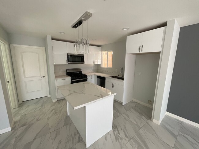 Building Photo - 13921 Downey Ave Unit 13921