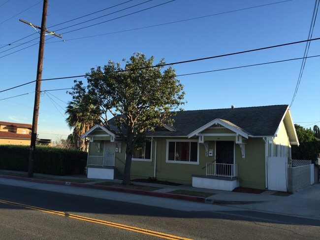 Photo - 909 W 1st St Unit 913