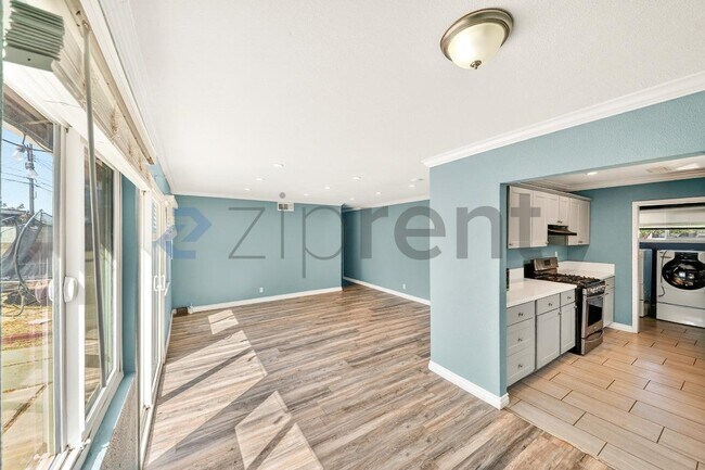 Photo - 45463 Foxton Ave