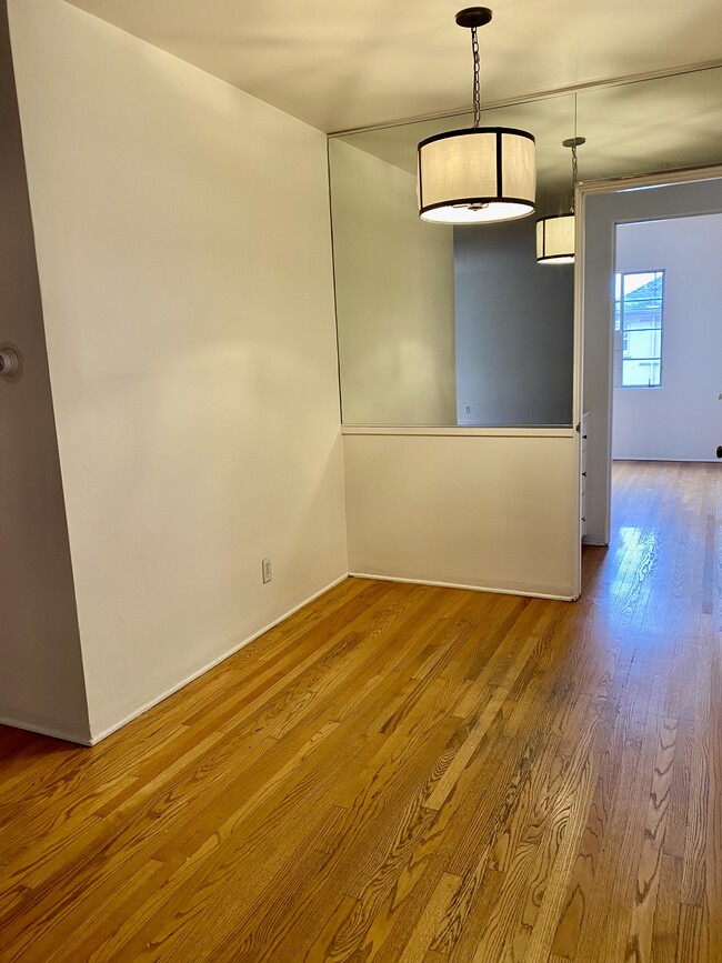 Photo - 1931 Palmerston Pl Unit 1931 12