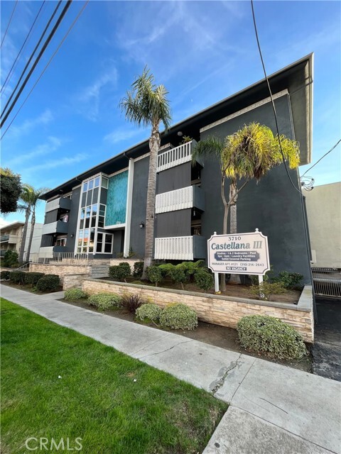 Building Photo - 3710 Garnet St Unit 202