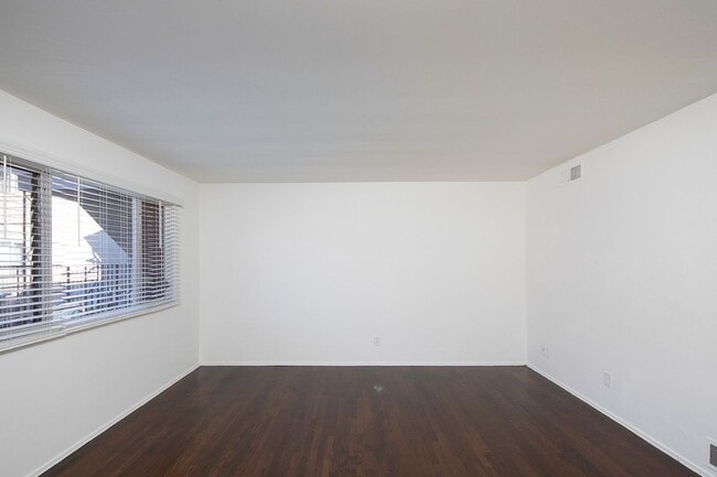 Photo - Talmadge Pacific Apartments