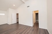 Photo - 328 W 7th St