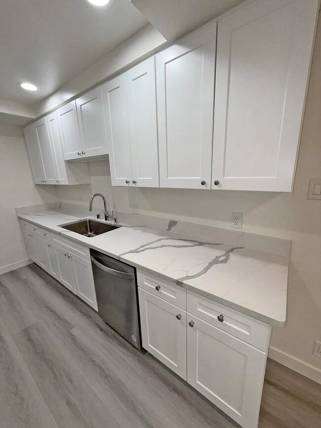 Photo - 10674 Holman Ave Unit 4