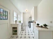 Photo - 221 S Gramercy Pl Apartments
