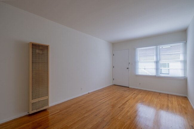 Building Photo - Juanita Residences Unit 920