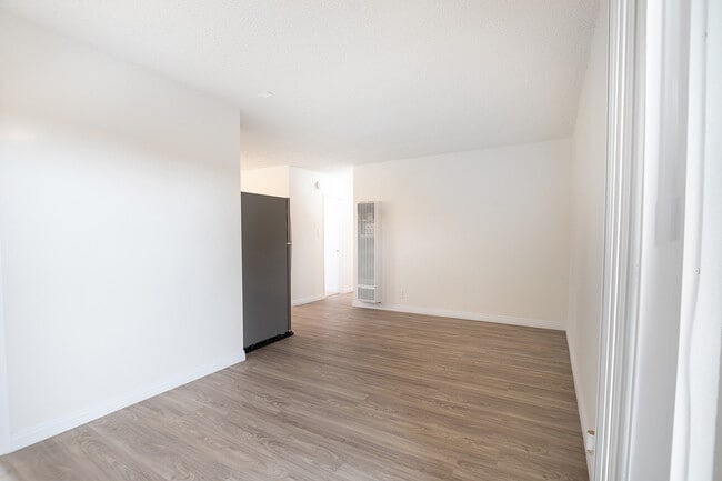 Photo - 10520 S Figueroa St