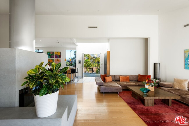 Photo - 817 Enchanted Way