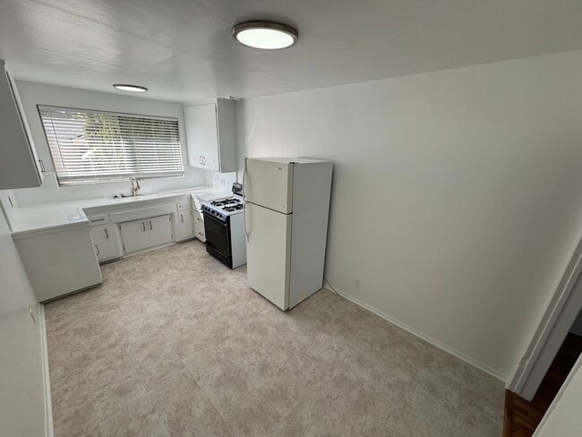 Photo - 5420 Russell Ave