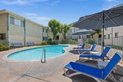 Pool & Jacuzzi - Woodridge Apartments