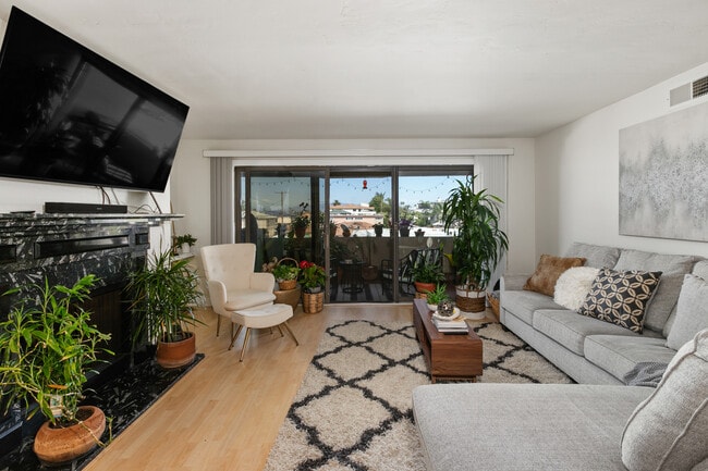 Living room - 184 Date Ave Unit 184 Date Avenue