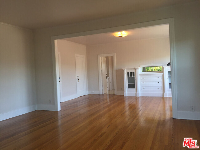 Building Photo - 1401 Lucile Ave Unit 4 Rental