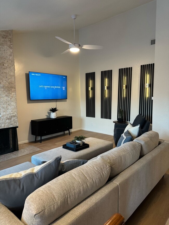 Photo - 2718 Nectarine Ave