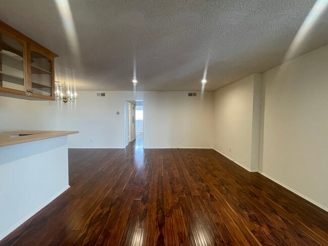 Photo - 5330 Zelzah Ave Unit 4