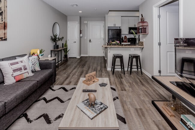 1BR, 1BA - 672 SF - West 27th Place