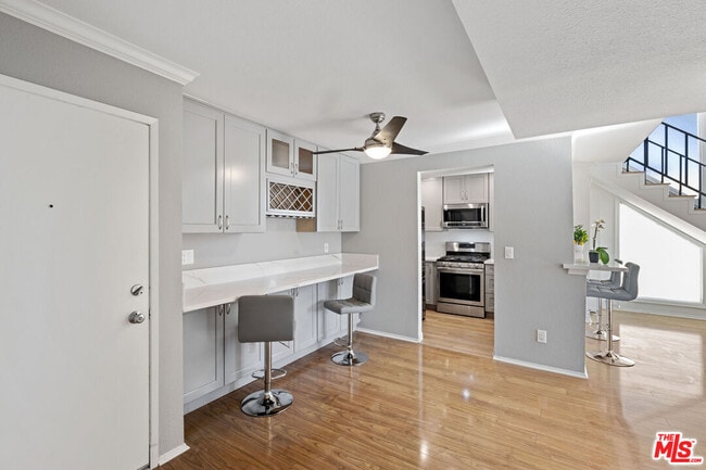 Photo - 5325 Newcastle Ave