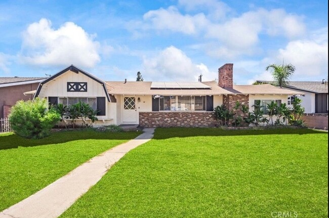 Building Photo - Spacious 5-Bedroom Home in the Heart of Po...