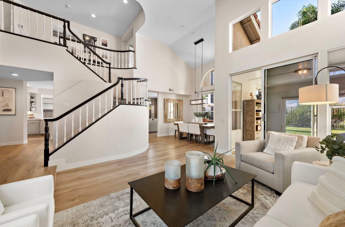 Photo - 2004 Via Solona