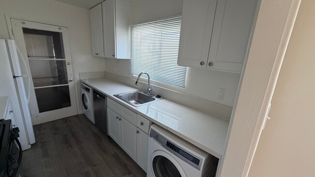 Kitchen - 1728 Grevelia St