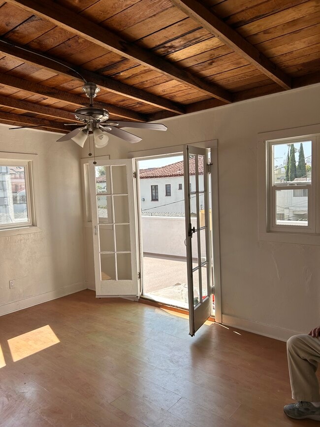 Photo - 1333 N Mansfield Ave Unit 1