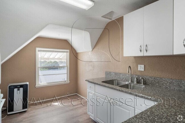 Building Photo - Large Studio/1 Bath With Beautiful Views I... Unit C Rental