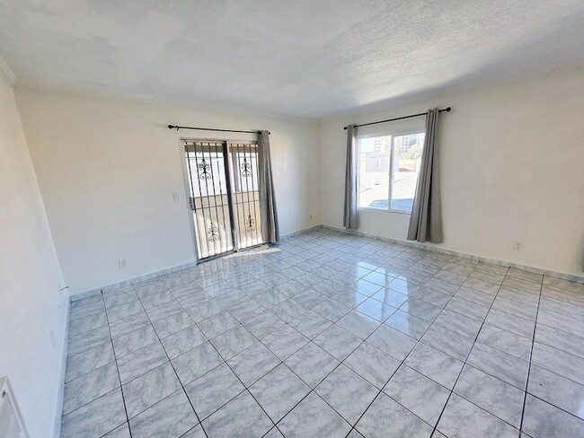 Photo - 4056 Van Dyke Ave Unit 4