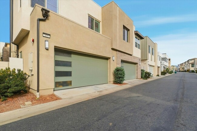 Photo - 155 Spectacle