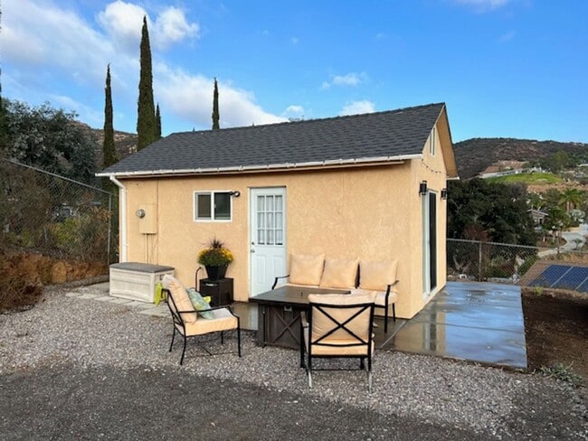Photo - 1801 Carob Tree Ln