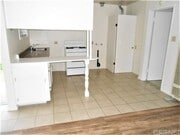 Tiled kitchen w/stove - 2115 Marengo Ave Unit A