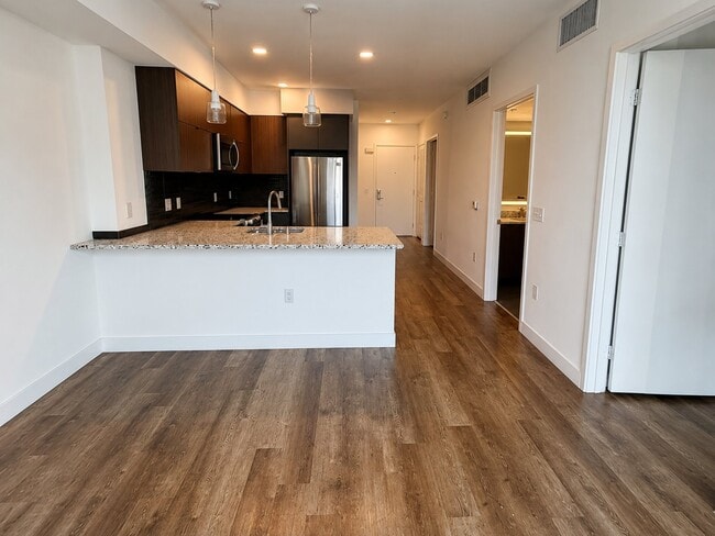 Building Photo - 2880 James M Wood Blvd Unit 525