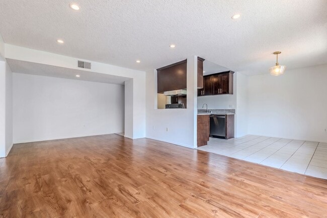 Photo - Chatsworth Rent This Now Unit 6ix