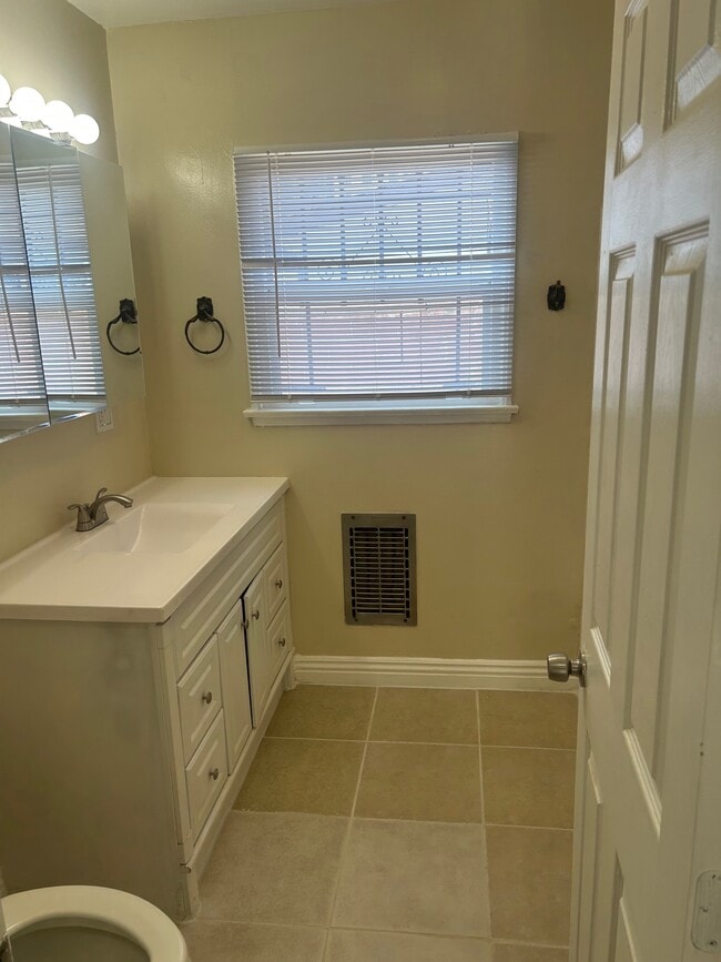 Photo - 2911 W 129th St